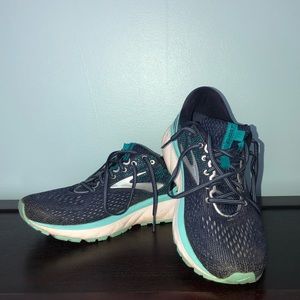 Brooks Ghost 11 size 10 Medium width